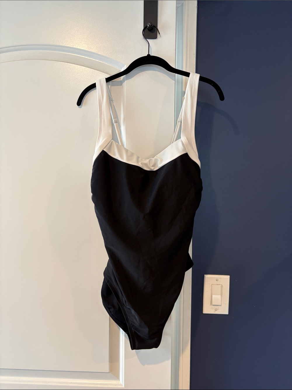 NWT L Shade & Shore Black/WhiteWhite One-Piece Swimsuit & NWOT Cupshe L Coverup